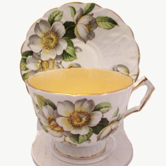 Vintage 2 Dimisional Aynsley Bone China teacup graced with english white & yell - Picture 4 of 12